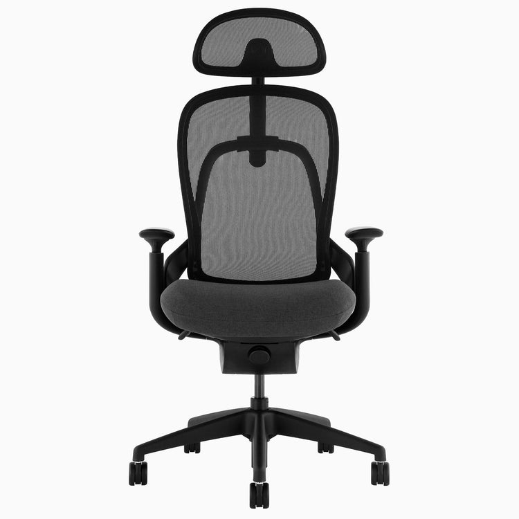 Ergonomiczny fotel biurowy Desky Pivot w kolorze czarnym z zagłówkiem, przód