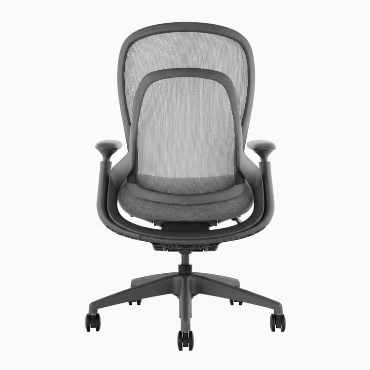 Ergonomiczny fotel biurowy Desky Pivot w kolorze czarnym i szarym bez zagłówka
