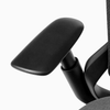 Ergonomiczny fotel biurowy Desky Pivot, detal regulowanego podłokietnika